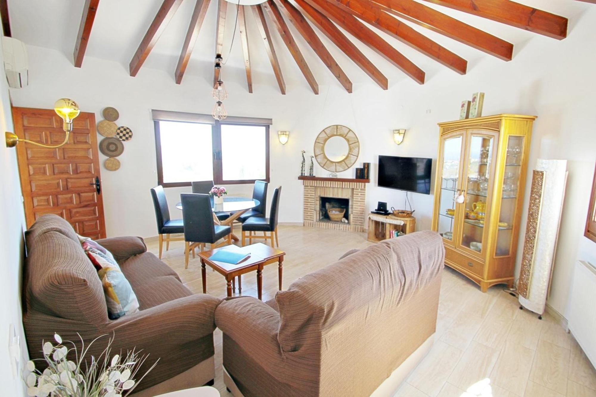 Aaron - With Stunning Views And Private Pool In Villa