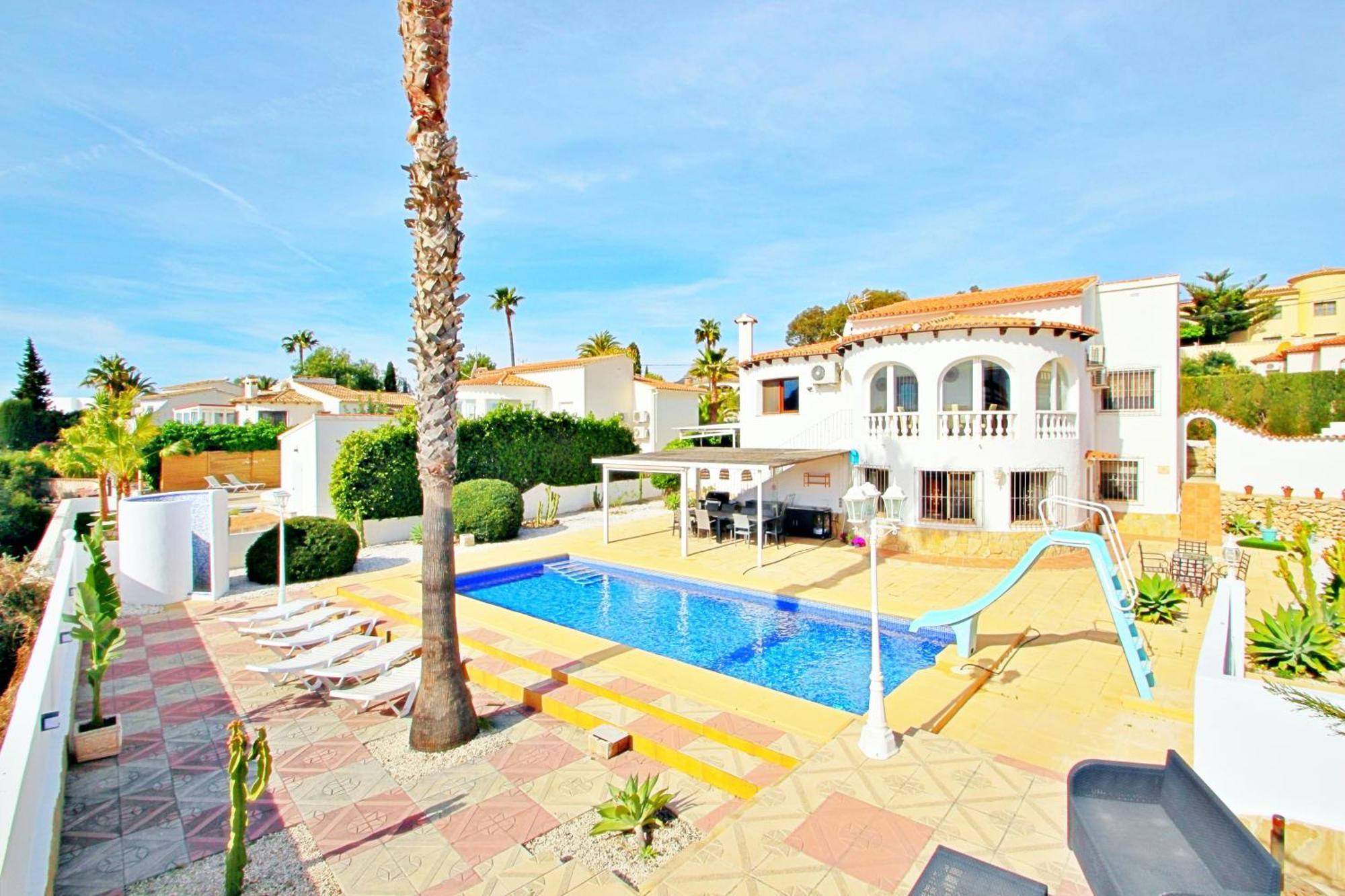 Aaron - With Stunning Views And Private Pool In Villa