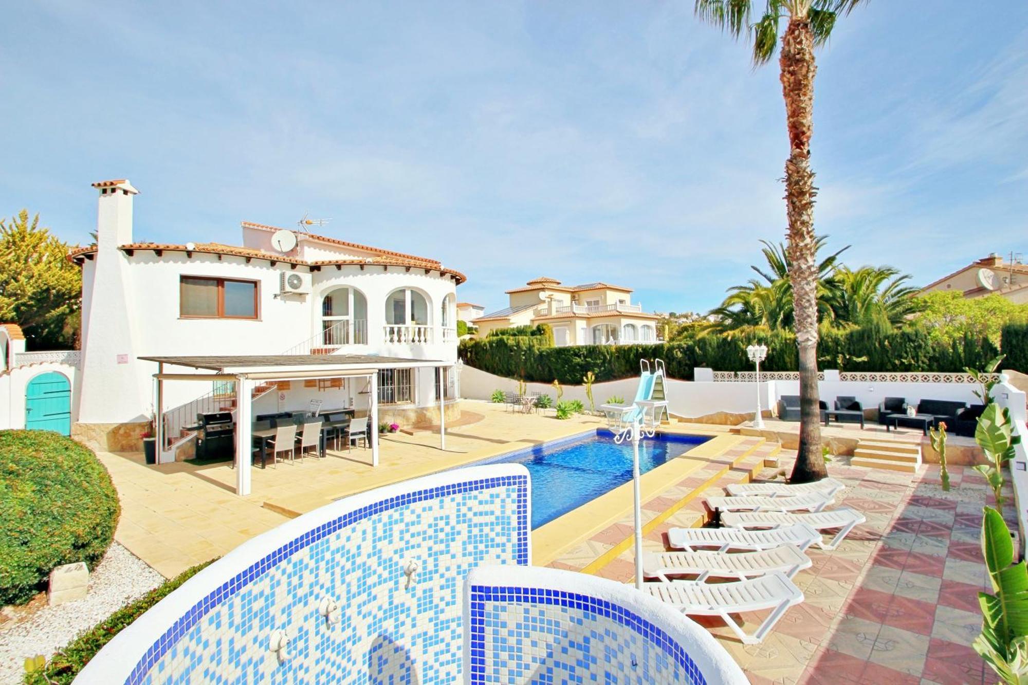 Aaron - With Stunning Views And Private Pool In Villa *
