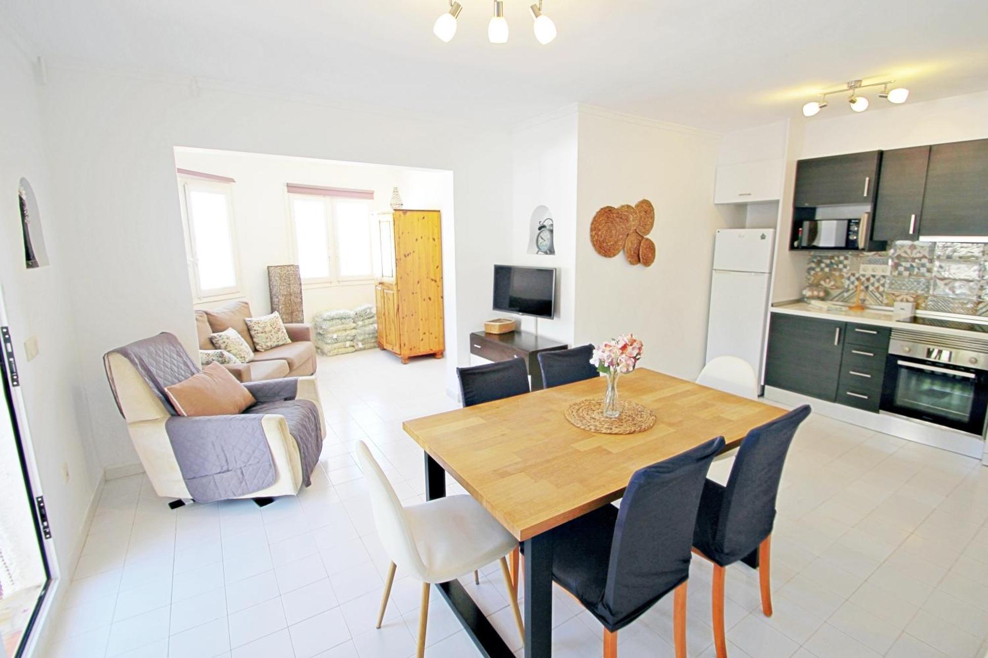 Aaron - With Stunning Views And Private Pool In