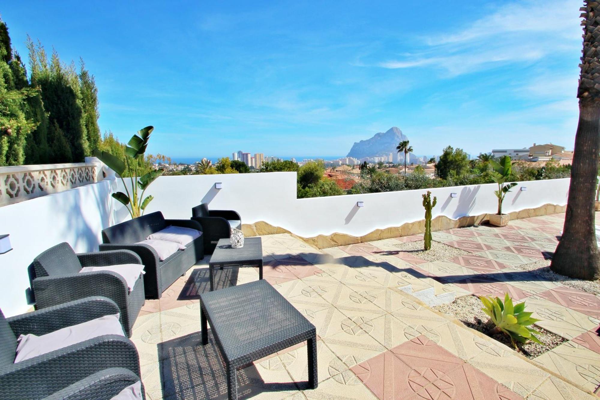 Aaron - With Stunning Views And Private Pool In Villa *